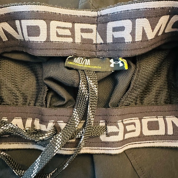 Under Armour Bundle Black Athletic Shorts with Short Sleeve Hooded Shirt Mens M - Picture 7 of 10